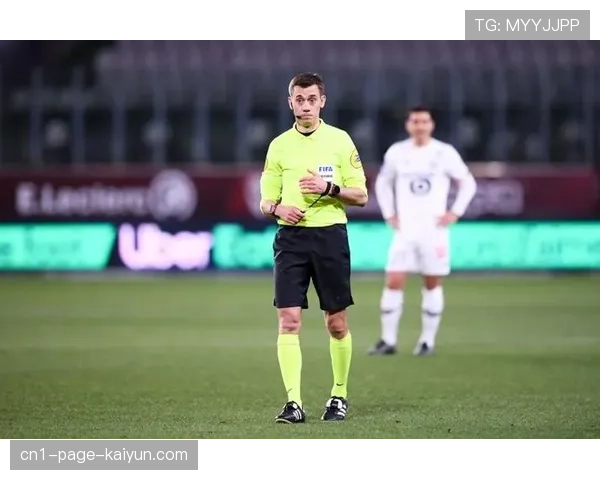 名哨蒂尔潘执法生涯再引关注 曾承认误判伊布红牌受争议